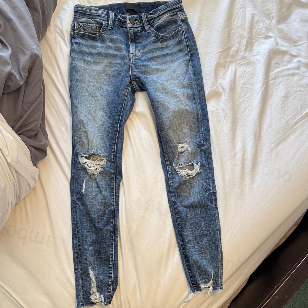 Trendy Distressed Skinny Jeans in Blue